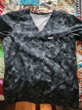 Figs Light Gray Camo Technical Collection Scrub Set (S/S.r)